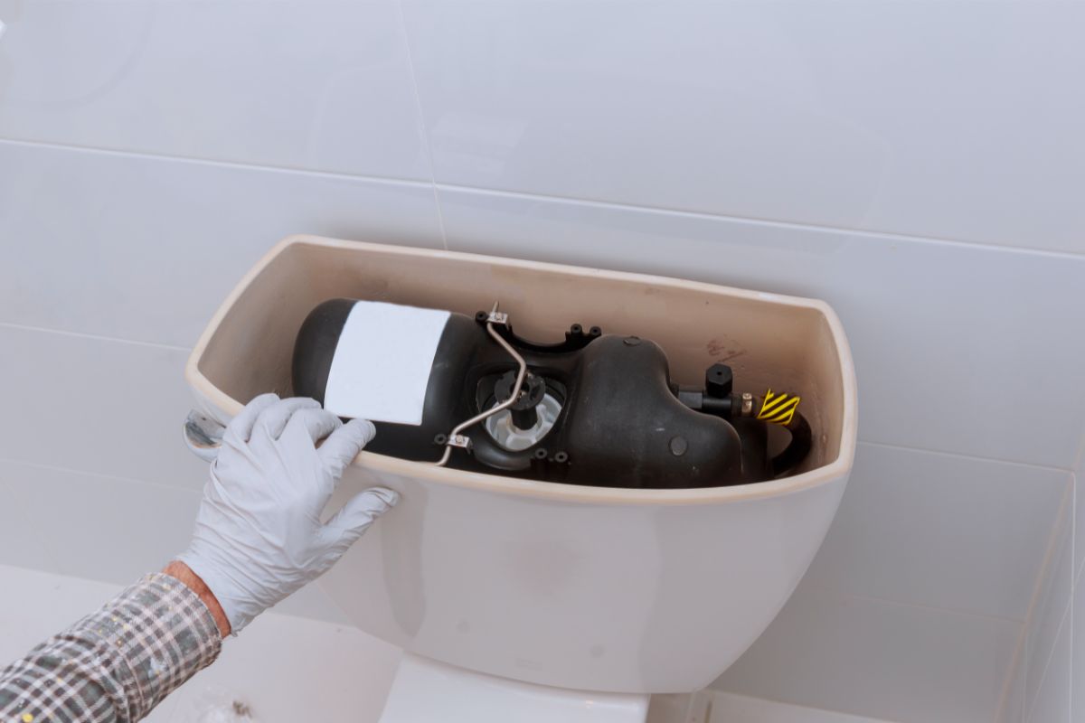 8 Of The Most Simple Ways To Clean Your Toilet Tank
